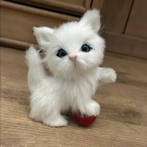 Kurt Adler Holiday Ornament White Furry Cat Red Ball Blue Eyes 4” Tall Kitty